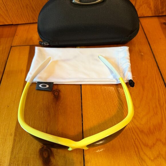 Oakley Yellow and Black Sunglasses - Picture 2 of 11